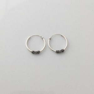 Pendientes redondos de 18 mm ornamentados de plata de ley, aros estilo Bali