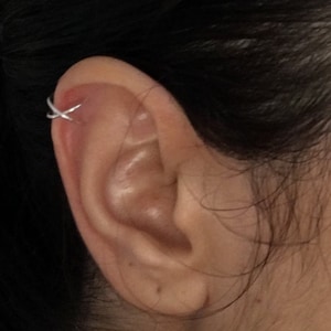 Criss Cross wire ear cuff, fake no piercing cuff, cartilage cuff in sterling silver, 14k yellow or rose gold filled