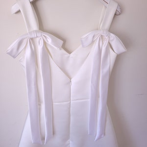 Mini robe de mariée avec noeuds, robe de mariée courte blanc cassé, robe de répétition, robe de mariée en satin, mini robe jupe trapèze image 2