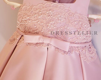 Robe de fille de fleur rose rose, robe de fête d’anniversaire, robe plissée en satin