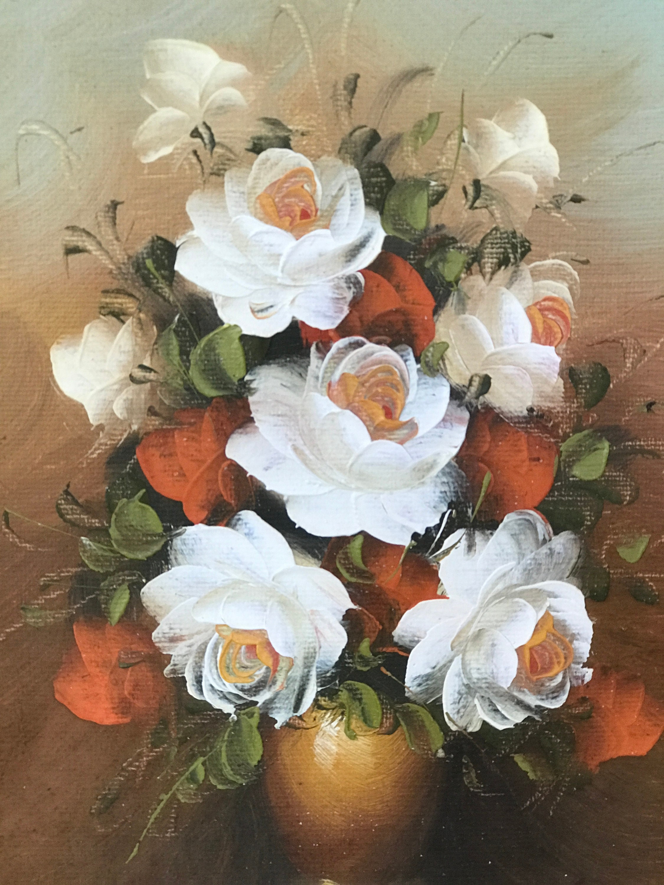 華やかなヴィンテージの金枠に描かれたリアルな静物画の花、キャンバス