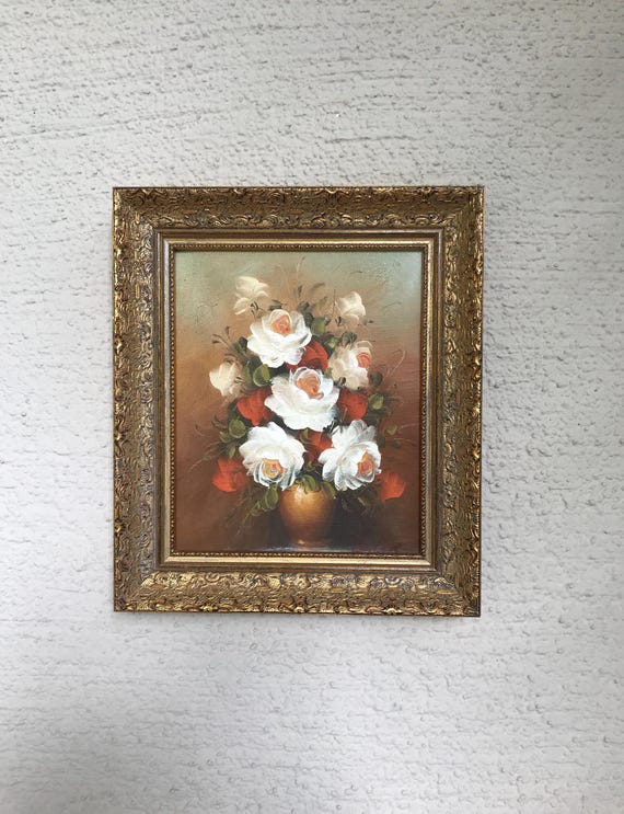 華やかなヴィンテージの金枠に描かれたリアルな静物画の花、キャンバス