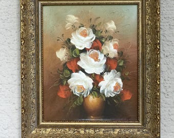 華やかなヴィンテージの金枠に描かれたリアルな静物画の花、キャンバス