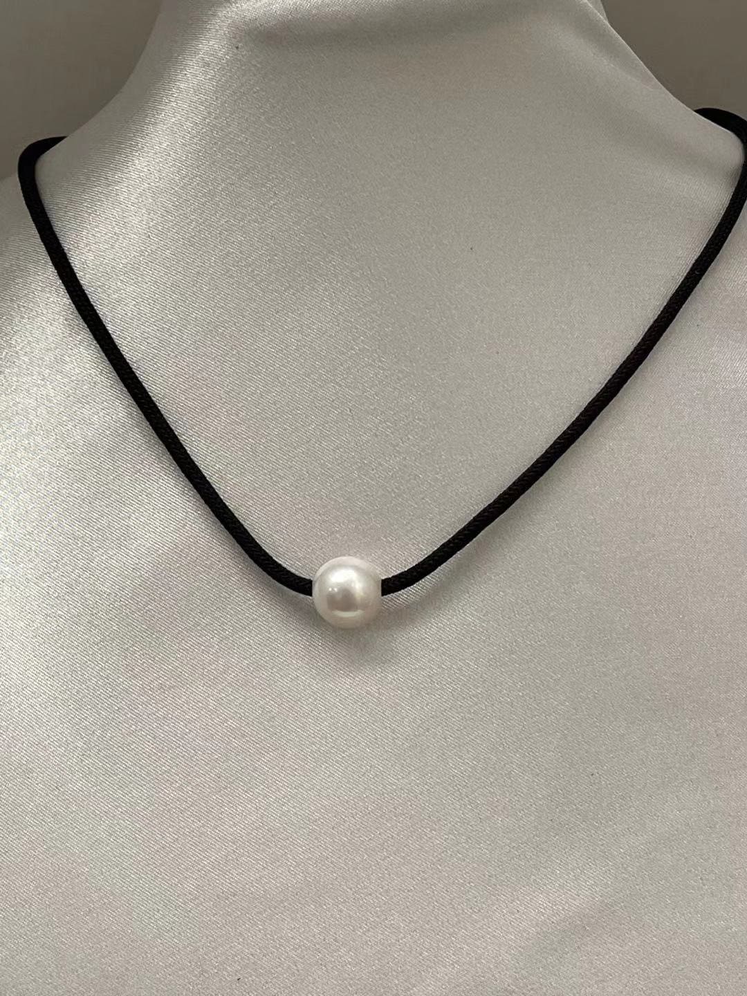 Black string store choker with pearl
