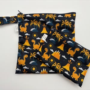 Ensemble deux sacs imperméable, grandeur sandwich avec ganse et sac à collation: dinosaures oranges