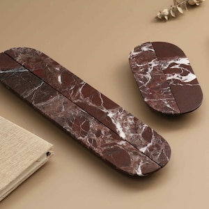 Halbovale Schrankgriffe aus burgunderrotem Rosso-Marmor, Schubladengriffknöpfe aus Stein, Türgriffe im Wabi-Sabi-Stil, individuell gravierte Griffe, Möbelbeschläge