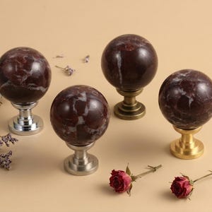 Gałka do szuflady Rosso Marble Ball, uchwyty do szafek z kamienia, okrągłe uchwyty do drzwi w stylu wabi sabi, grawerowany uchwyt do szuflady w kształcie kuli, okucia do komód