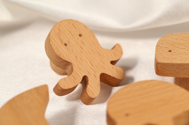 Kinderzimmer Knäufe aus Holz, Knäufe aus Massivholz, Schrankgriffe aus Wolken, Schrankgriffe, Möbelbeschläge, Knäufe aus Massivholz Bild 2