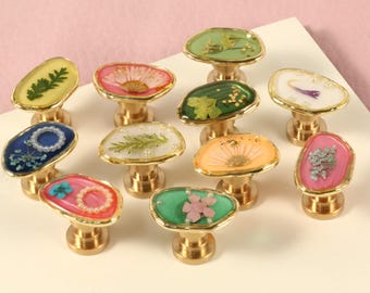 Dried resin fowers drawer knob, Floral oval with golden edge cabinet knob, Leaf brass unique knob, decorative flower cupboard pull handle