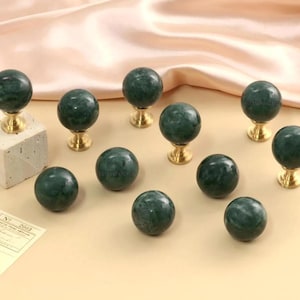 Ladeknop met ronde kast van marmer, marmeren knoppen hardware, groene op maat gegraveerde ronde deurgrepen, ladegrepen bal