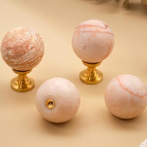 Blush Breccia Marmor Ball Schubladenknauf, Pink Stone Schrankgriffe Knöpfe, runde Wabi Sabi Türknäufe, benutzerdefinierte gravieren Ball Dresser Knäufe