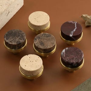 Pomelli per mobili in ottone effetto marmo travertino, maniglie per cassetti rotonde in pietra rossa, maniglie per ante di comò