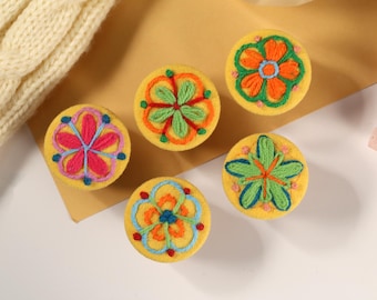 Bouton d'armoire à broderie de fleurs en bois, quincaillerie de poignées de chambre d'enfant, poignées de tiroir de porte en bois de fleurs de chambre d'enfant, boutons de commode en bois