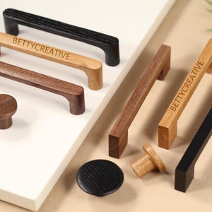 Armoire en bois massif naturel poignées, poignée de tiroir en chêne noyer, poignée de cuisine moderne gravée sur mesure, poignée de tiroir en bois minimalisme