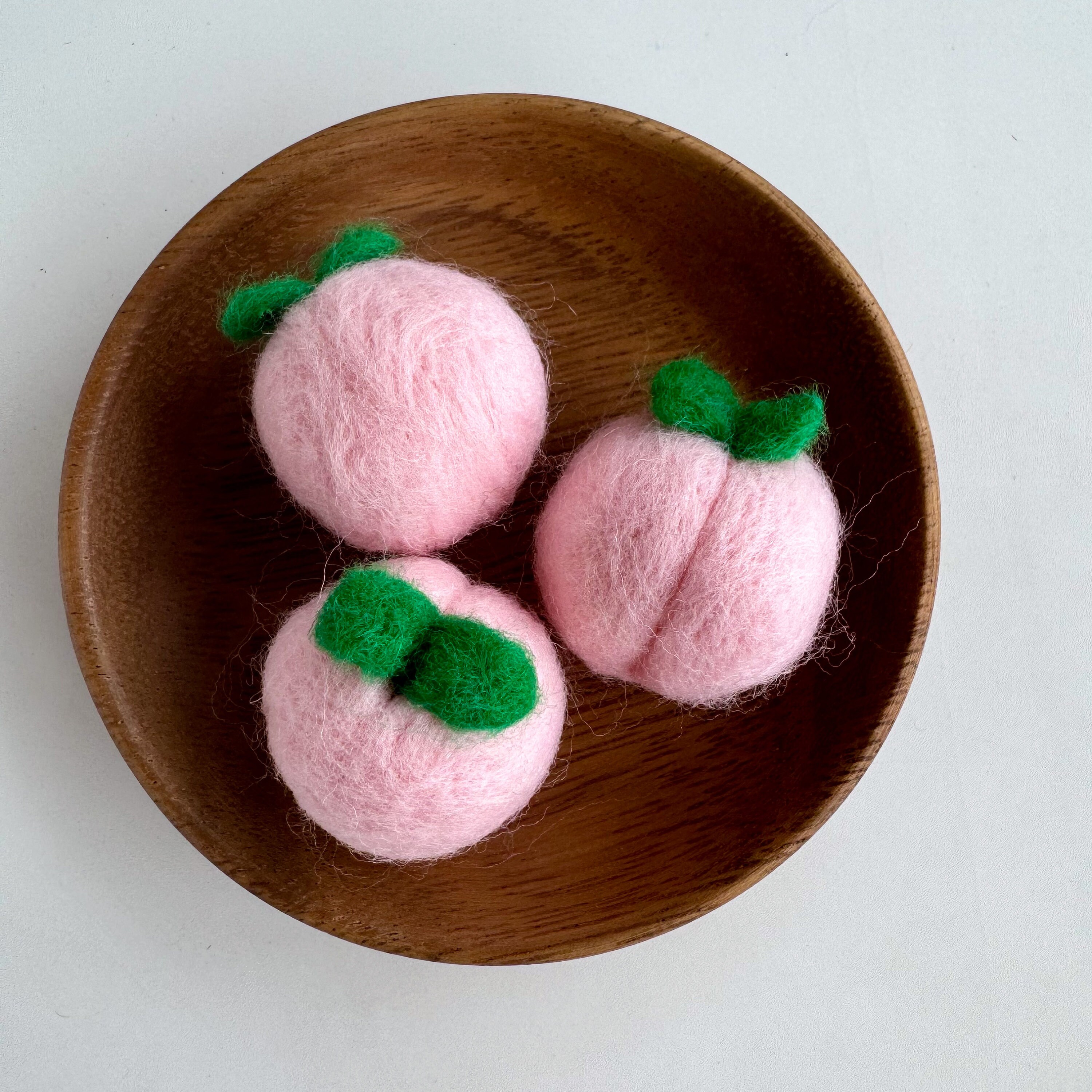 フェルトの桃、フェルトのフルーツ、ガーランド作り用の羊毛フェルトの