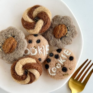 Wool Felt Cookies, Felted Biscuits, Felt Play Food, Felt Pretend Food, Felted Cookies for Making Kid&#39;s Photo Prop, Garland, Baby Mobile