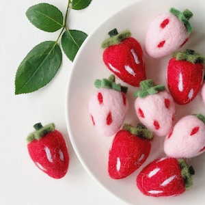 Felted Strawberry, Felted Fruit, Needle Felt Strawberry, Wool Felt Fruit, Strawberry Décor, Strawberry Garland, Summer Decor, Felted Shape