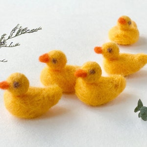 Gefilzte gelbe Ente, Wollfilz Ente, Nadelfilz Enten, gefilzte Ente, gelbe Ente Dekor, gefilzte Formen, Wolle Ente, Enten Haarspange
