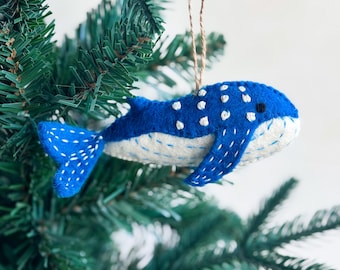 Vilten kerstornament blauwe vinvis - decoratie voor de feestdagen