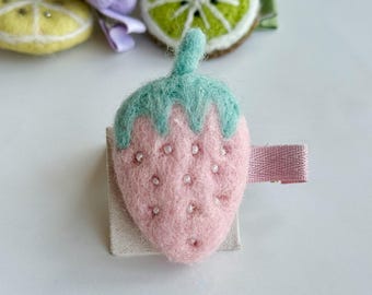 Vilten haarspeld aardbei, fruithaaraccessoire met kralen