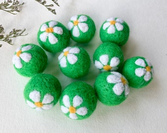 Daisy Felted Ball, Green Felted Ball, Needle Felt Ball, Blush Felt Ball, Pompoms Balls, Daisies Decor, Felt Ball Ornament, Felted shape