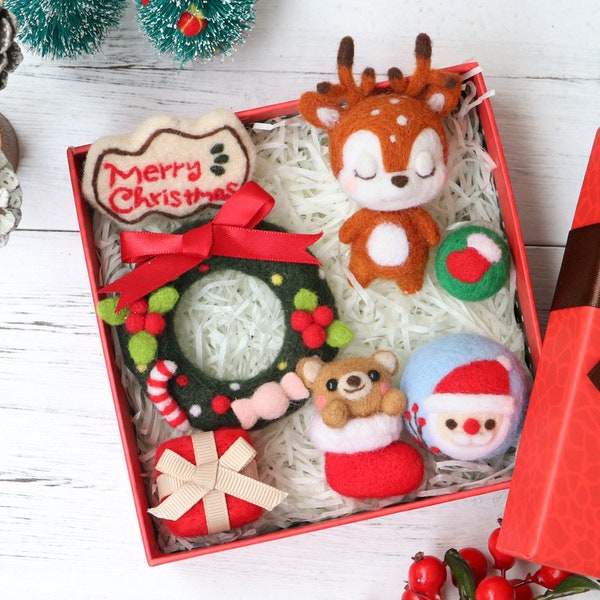 Wool Felting DIY Kit, Christmas Gift Box DIY Kit, Felted Deer Kit, Holiday Wreath Kit, Needle Felting Kit, Christmas Decoration