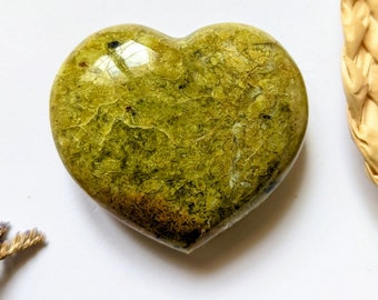 Grüner Opal im Herzen, 100 % natürlicher Taschenstein, Palmenstein, Stein des Wohlbefindens und der Lithotherapie, seltener Stein, einzigartiges Stück