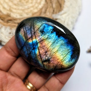 Labradorite bleue-multicolore Galet Pierre de paume Pierre de guérison Pierre de protection anti-stress Pierre chakra Réiki