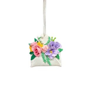 Sobre pequeño con flores