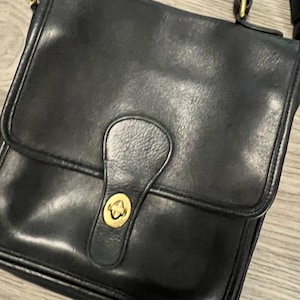 Sac à bandoulière vintage Coach noir dans un sac à main en cuir vintage noir, Coach vintage, sac des années 80, sac des années 90, sac à main en cuir pour cadeau