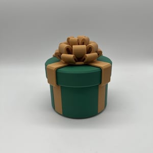Vervelende middelgrote geschenkdoos met geneste schroef bevat contant geld kerstcadeau ZEER vervelende geschenkdoos