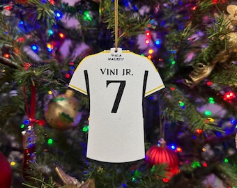 Adorno navideño con la camiseta número 7 de Vini Jr Adorno navideño con la camiseta inspirada en el Real Madrid de Vinicius Jr Adorno navideño para árbol de Navidad de fútbol