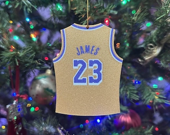 Adorno navideño LeBron James #23 / Camiseta de local inspirada en los Lakers / Adorno de baloncesto para árbol de Navidad / Adorno navideño de James Lakers