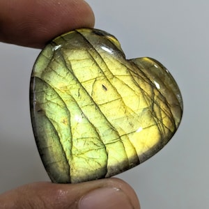 Natural Labradorite Heart Cabochon: Loose Gemstone (62.80 Ct, 35X35X7 mm)