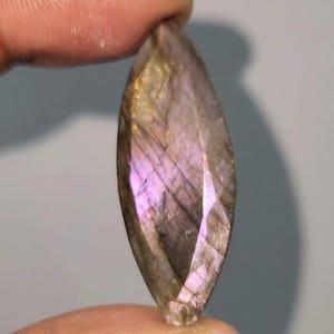 Natuurlijke blauwe labradoriet marquise edelsteen: 31 kt, 42 x 16 x 7 mm