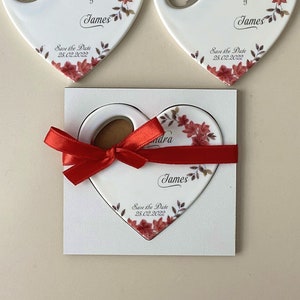 Abridor de garrafas, despedida de solteira, presentes para damas de honra, plástico rígido, presentes de casamento personalizados, salve a data, noivado, ímã abridor de tampas