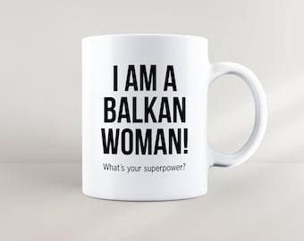Taza con la imagen de una mujer de los Balcanes (Serbia, Croacia, Bosnia)
