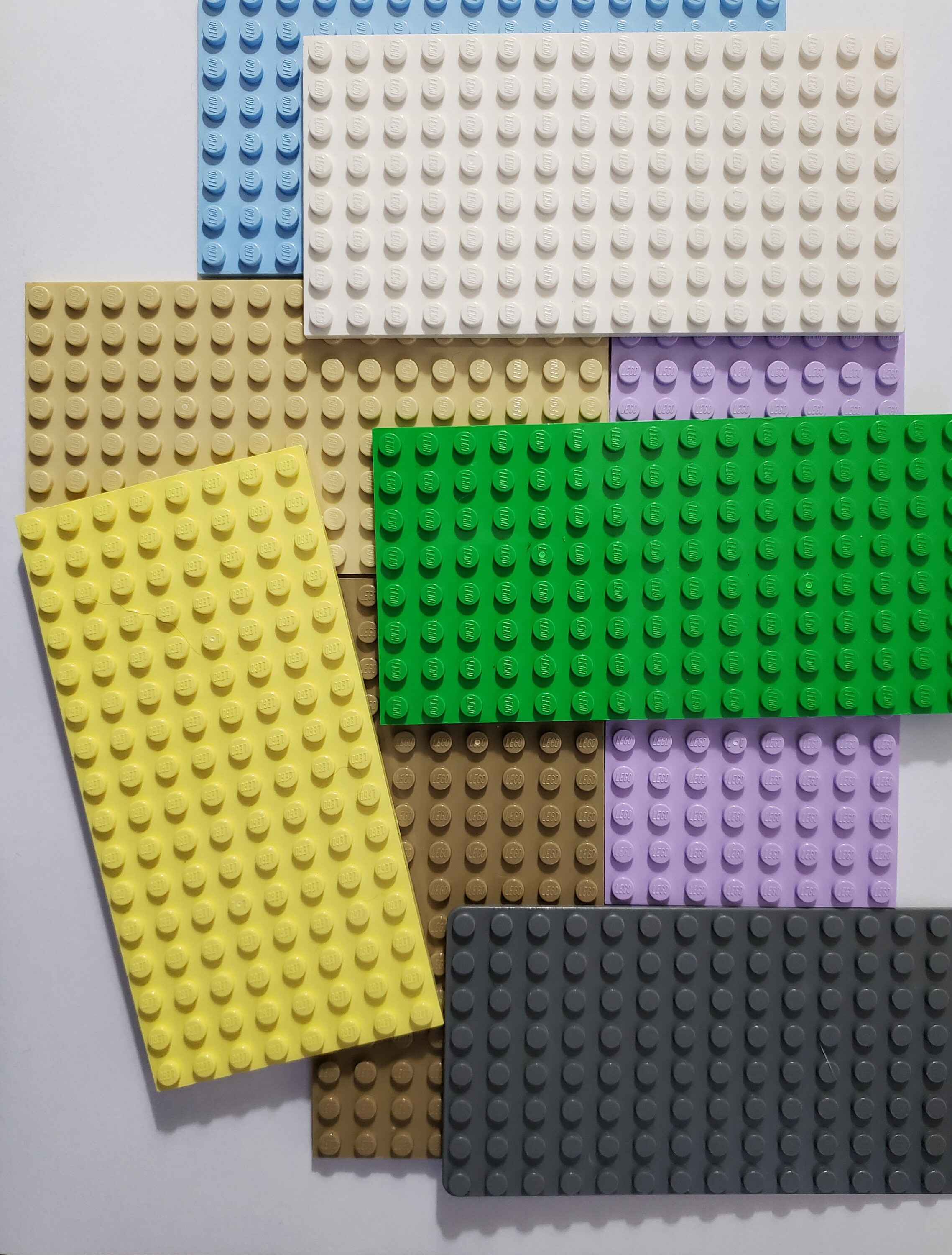 Plates LEGO® 8x16 - LEGO® Plate Route 8x16x2/3 Avec Passages Lisses - La  boutique Briques Passion