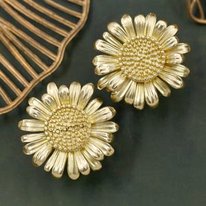 Textured Daisy flower cabinet Knobs, Brass art deco Furniture knobs,laser engraved diy floret drawer pulls Wardrobe Cabinet Handle Knobs