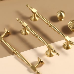 Maniglie per mobili in ottone di lusso, maniglie per cassetti e cassettiere in stile francese, maniglie per mobili in ottone massiccio, pomelli per porte di guardaroba incisi al laser