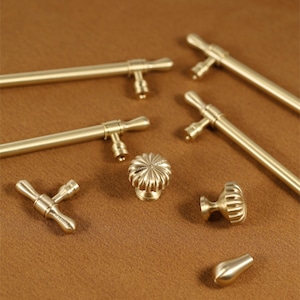 Tiradores elegantes de latón dorado para gabinetes, tiradores de bronce para cajones de armarios, pomos, tiradores de latón grabados con láser para tocador, tiradores para puertas de cocina.