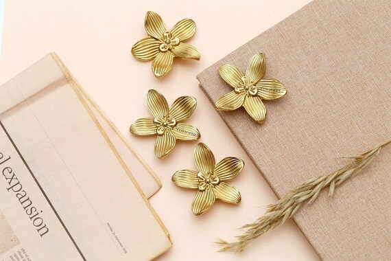 Bright Gold Flower Drawer Pulls Knobs Handles, Brass Flower Dresser Cabinet  Door Handles Pull, Laser Engraved Wardrobe Knobs Handle - Etsy