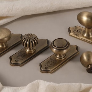 Tiradores de armario de latón grabados con láser a medida con base de latón, tirador de puerta de cajón de latón antiguo, tiradores de armario.