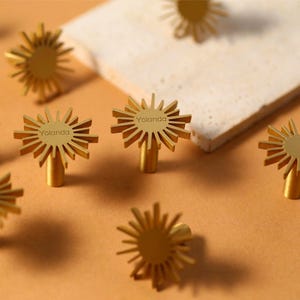 Boutons de meuble Sunshine en laiton, poignées de tiroir modernes, poignées de armoire Sunshine gravées au laser boutons boutons de commode poignées