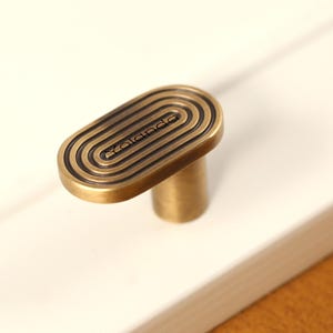 Gancio antico in ottone boho arcobaleno, gancio antico con pomello per porta ad arco boho, gancio con pomello per mobile inciso al laser