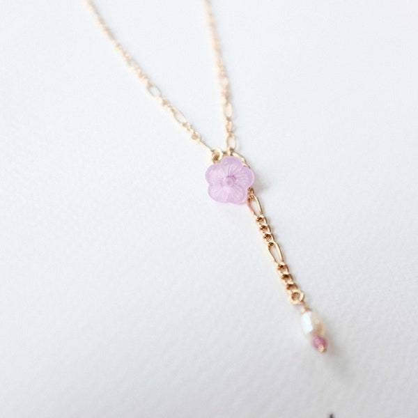 Collier chaine dorée à l'or fin 24k avec pendentif fleur en verre violette