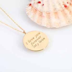 Collar de disco escrito a mano de oro de 14 quilates Encanto de disco grabado Regalo del día de San Valentín Regalo de boda Regalo de cumpleaños Regalo de las madres