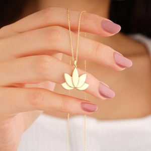 14K Gold Lotus Necklace, Minimalist Lotus Flower Pendant, Spiritual Yoga Jewelry, Elegant Gold Charm Necklace for Women