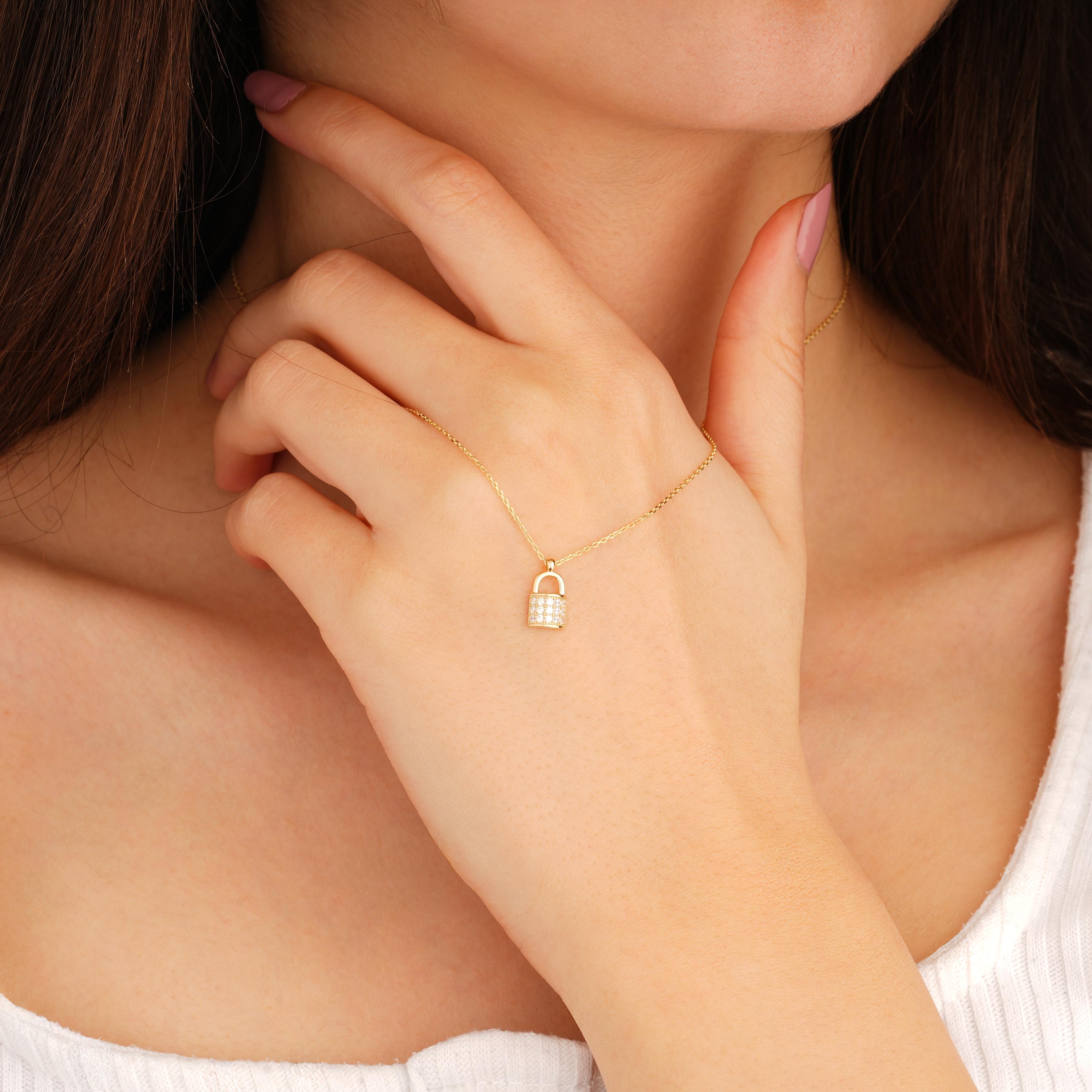 14Kゴールドダイヤモンド南京錠ネックレス、繊細なロックペンダント