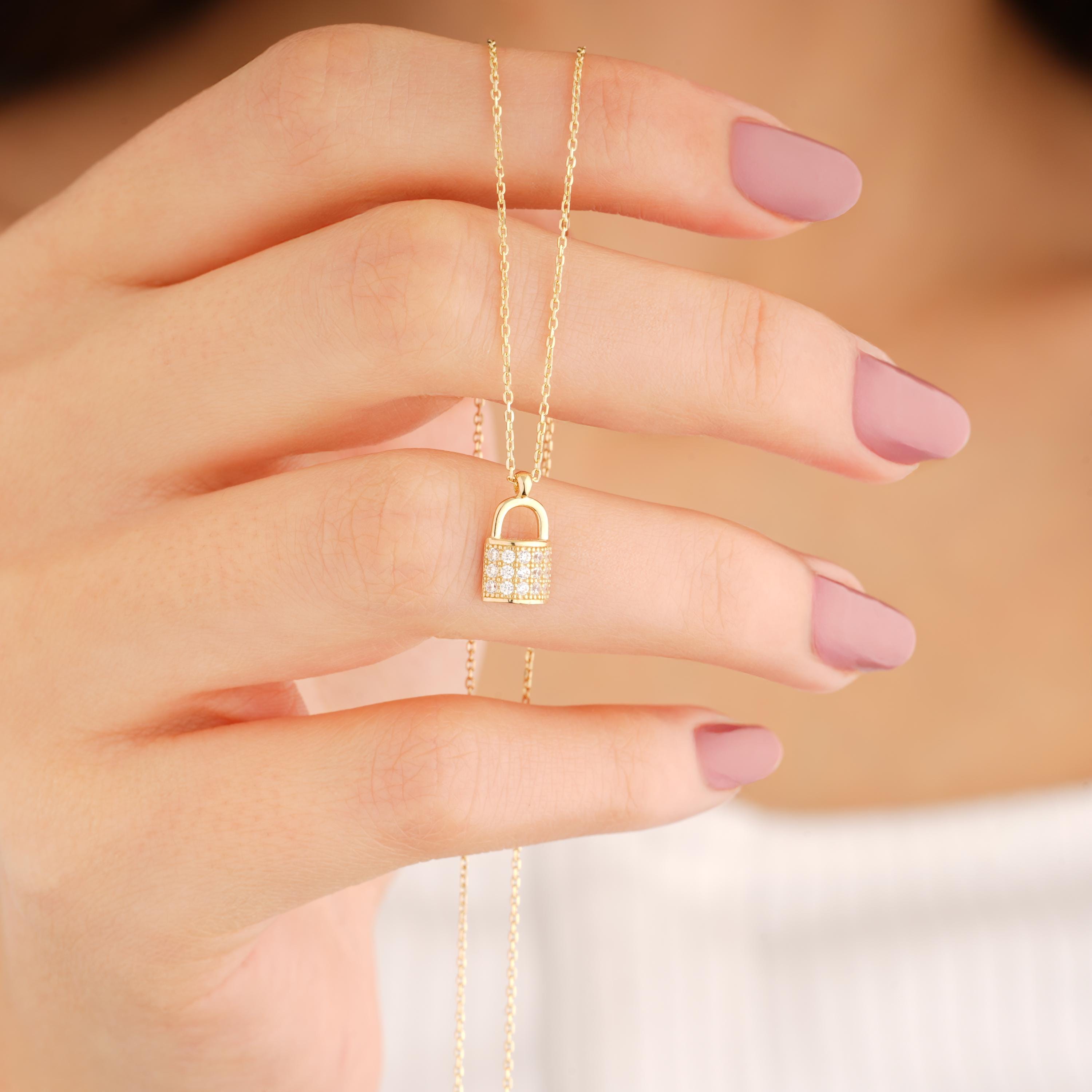 14Kゴールドダイヤモンド南京錠ネックレス、繊細なロックペンダント